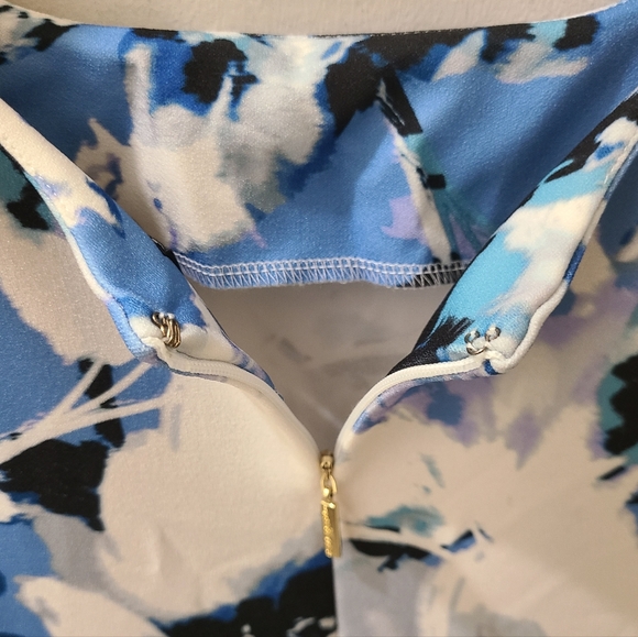 Karl Lagerfeld Blue & White Floral Print Ruffle Hem Sleeveless Sheath Sz 2 - Picture 7 of 13